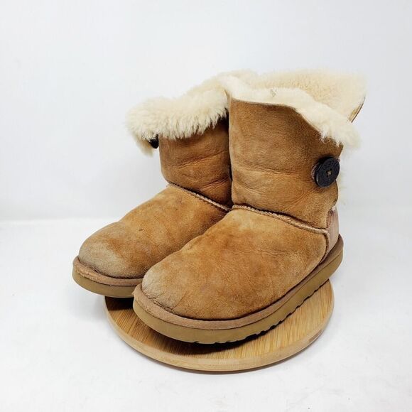 UGG Bailey II Boots Womens 7 Brown Suede‎ Sheepskin Winter Button Classic Shoes - Picture 2 of 11